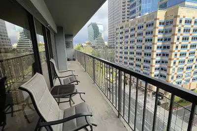 Image de Condo de luxe de grande hauteur au centre-ville de Sac