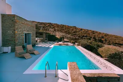 Image de Fantastique villa en pierre avec piscine et vue mer imprenable
