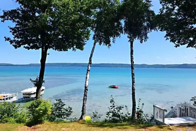 Image de Nouveau! Magnifique front de mer 3 chambres à louer sur le lac Glen