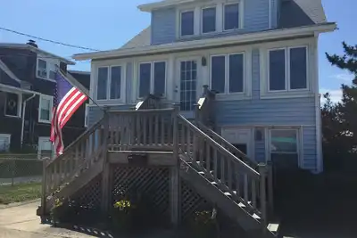 Image de Souvenirs de famille faits ici! Grande maison multi-générationnelle sur Beach Block
