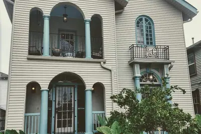 Image de 1800 sf Townhome - Minutes to Everything in Town