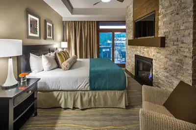 Image de Du 2 au 9 mars 2019, un condo de luxe avec trois chambres à coucher dans le village de Northstar - Ski In, Ski Out!
