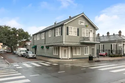 Image de 26 couchages, Trois Blocs À Bourbon St. Et Attractions Du Quartier FRANÇAIS.