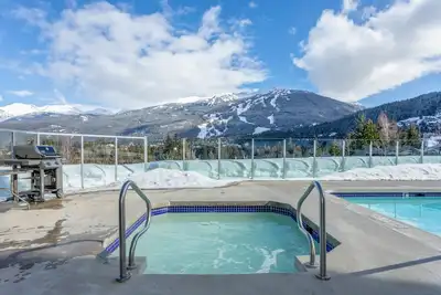 Image de Super ÉTÉ Escapades 2bd / 2ba Vues + piscine + H / T