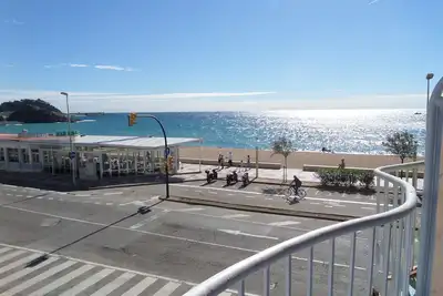 Image de Nouveau Devant La Plage. Vues Superbes Sur La Mer. Bien SITUÉ.