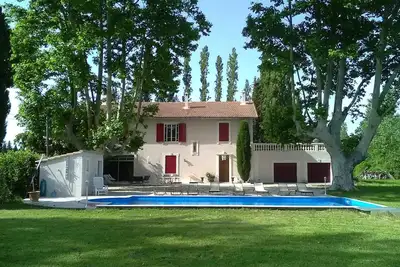 Image de Mas provençal 250m2 entre Alpilles et Luberon avec belle piscine, parc 1hectare