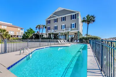 Image de Duplex en bord de mer massif avec 6 cac / 6 ba de chaque côté; total 12 cac / 12 ba