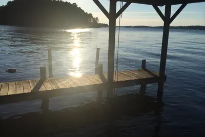 Image de Belle propriété au bord du lac à moins de 1 mile du parcours de golf!