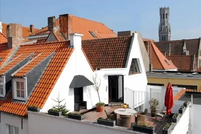 Image de Penthouse romantique dans le centre médiéval de Bruges avec jardin sur le toit et garage gratuit