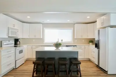 Image de Appartement spacieux au sous-sol avec entrée séparée