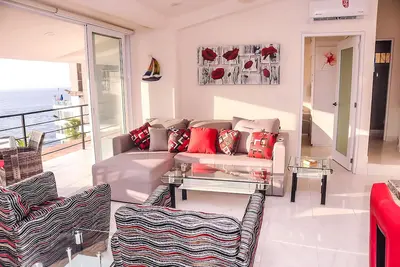 Image de Incomparable Ocean Front Brand New 1 Br Penthouse
