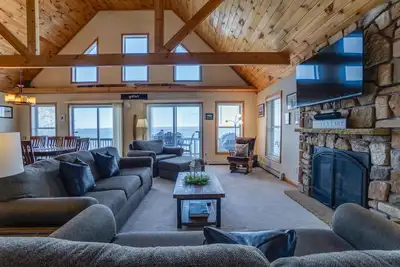 Image de Serenity Place: Belle maison au bord du lac