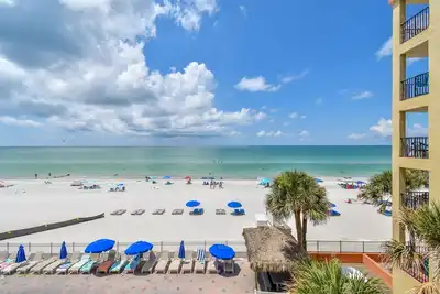 Image de Seaview 305 \"Beautiful Oceanfront Condo\" avec tout le confort de la maison