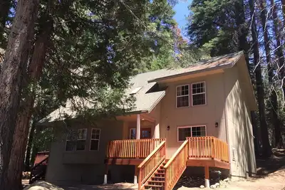 Image de L'Alder Lodge est situé dans le centre de Yosemite Park, dans une zone appelée Yosemite West