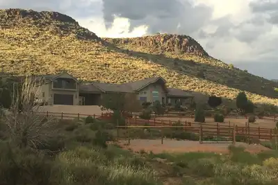 Image de Belle retraite de ranch calme sur 5 hectares avec des chevaux, des vues incroyables,