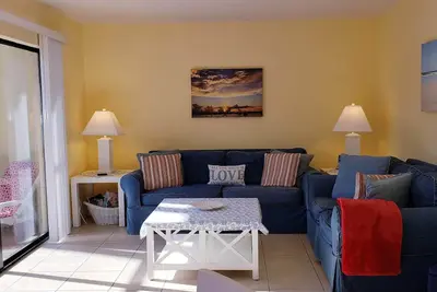 Image de Style De Plage! Plage & Piscines & Tennis- Propre, Calme2br, 2. 5ba-Wifi, Avis 5 ÉTOILES!