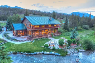 Image de Retraite toutes saisons en Lodge sur 15 acres, pêche sur la rivière Swan, salle de jeu, 7 minutes de Breck