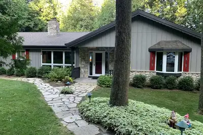 Image de Propriété privée au bord de l'eau dans les bois