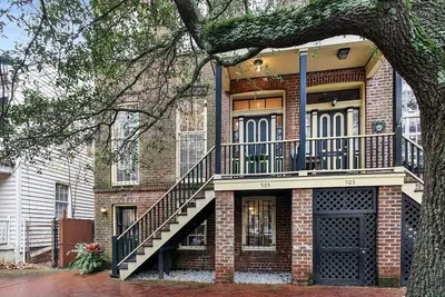 Image de Belle maison de ville dans le quartier historique! 2br / 2. 5ba