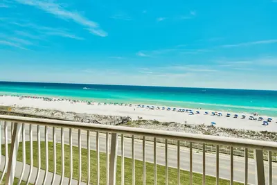 Image de Beach Retreat 405 - Front de mer Pet Friendly comprend un service de plage en saison