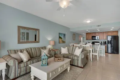 Image de 9 personnes - GÉRÉ Par Le PROPRIÉTAIRE, Spotless Front de mer, près de Pier Park!