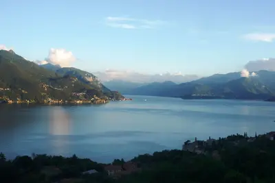 Image de Belle maison couverte de vigne avec terrasse donnant sur le lac de CĂ´me