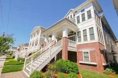 Image de Heart of Oc-Beautiful 1st Flr-New-Btwn Brds / Beach & Dwntwn, 5 + Bdrms-Park & Walk!