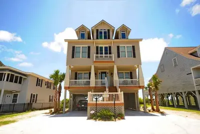 Image de Myrtle Beach Oceanfront Home, 8 chambres + 8. 5 salles de bains - 26 personnes!