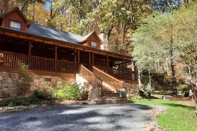 Image de Profitez de cette belle cabane en rondins niché sur 16 acres avec un ruisseau incroyable aussi