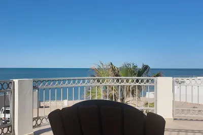 Image de Villa Del Mar, maison méditerranéenne de trois chambres face à la plage avec piscine privée