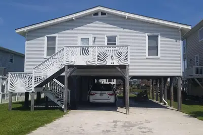 Image de Cottage de plage rénové sur canal naturel