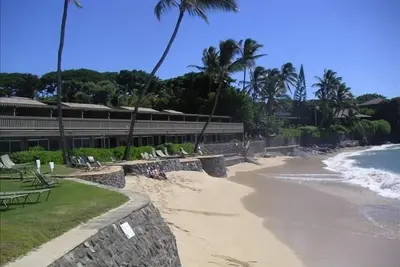 Image de Isolé Kahana la plage de la propriété. 2bdrm / 2bth Condo.