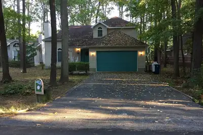 Image de Spacieux, bien entretenu, 3 ou 4 br, maison 3bath donnant sur le golf.