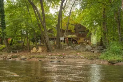 Image de Chalet de luxe sur la rivière Chattahoochee - Marche de Centre-ville Helen