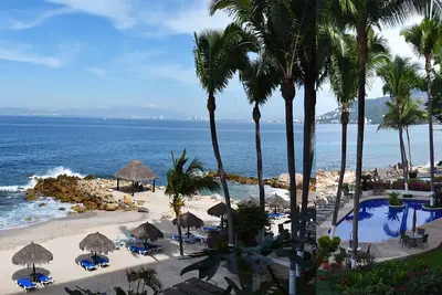 Image de Pv Paradise! Remodeler unité de coin Condo sur la plage avec de belles vues, patio et piscine