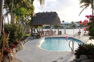 Image de Tropical Pool Home - Tiki Hut & 60 'Dock