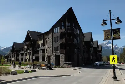 Image de Rundle Cliffs Lodge à Spring Creek Mountain Village de Canmore