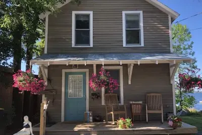Image de Sur l'eau dans le coeur historique du village de Ranier, Minnesota