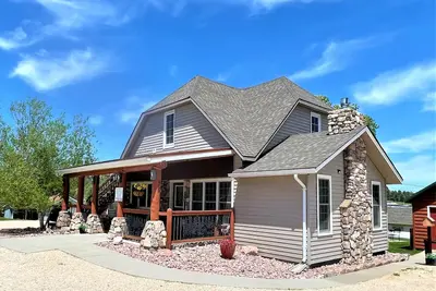 Image de Pas de frais de nettoyage - Unique Historic Lodge