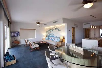 Image de En bord de mer récemment rénové 3 Chambre Rez Condo