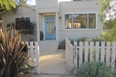 Image de Cottage Retreat élégant par la mer 2 à Carpinteria Charme