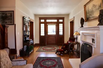 Image de Downtown Victorian Home, Large Group Space, 5br, 7 Parking Spots, Pet Friendly!