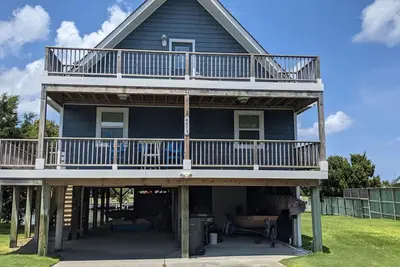 Image de Nouvellement rénové, 4 chambres, spacieux, maison située directement sur l'eau
