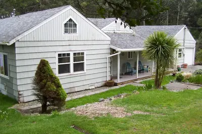 Image de Otter Cove Une Maison Frontale PRIVÉE Cosy Lake Sur Le Port De Garrison Lake Orford Oregon