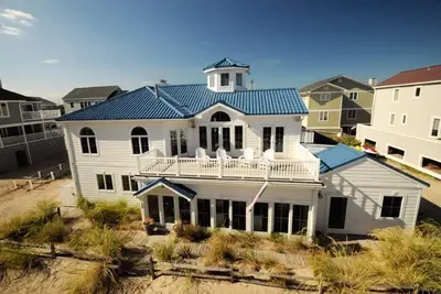 Image de Breathtaking Beachfront Accueil Plein de One-Of-A Caractère Kind (360 ° Tour lien)