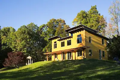 Image de Maison de concepteur avec des vues panoramiques près de Hudson