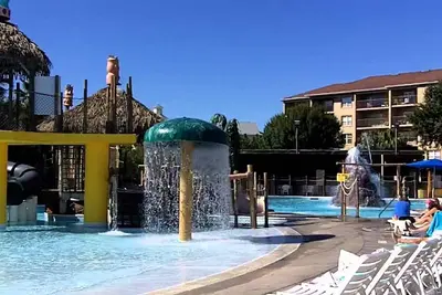 Image de 2bdrm ~ Parc Aquatique ~ Lac ~ PÊCHE ~ Bateaux ~ VÉLOS ~ Alimentation ~ Piscine Wave ~ Slides ~ Aire De Jeux Et Plus