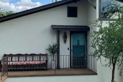 Image de Profitez de notre maison magnifiquement rénovée au bord du lac Buchanan et de plusieurs ponts