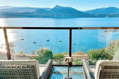 Image de 'The Perch' à la Villa Magnolia: Suite de luxe pour deux au cœur de la région viticole