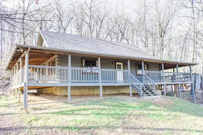 Image de Magnifique maison en bois rond de 5 chambres Ă moins de 5 minutes de Chaumette et de Charleville.